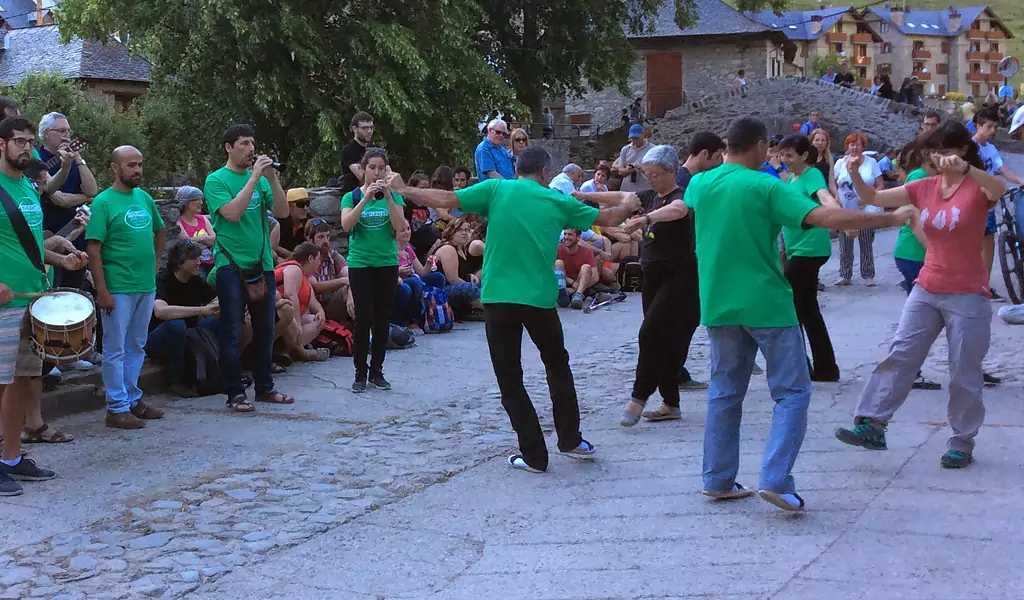 25 de maig – Ballada popular de jotes al Coll de l’Alba